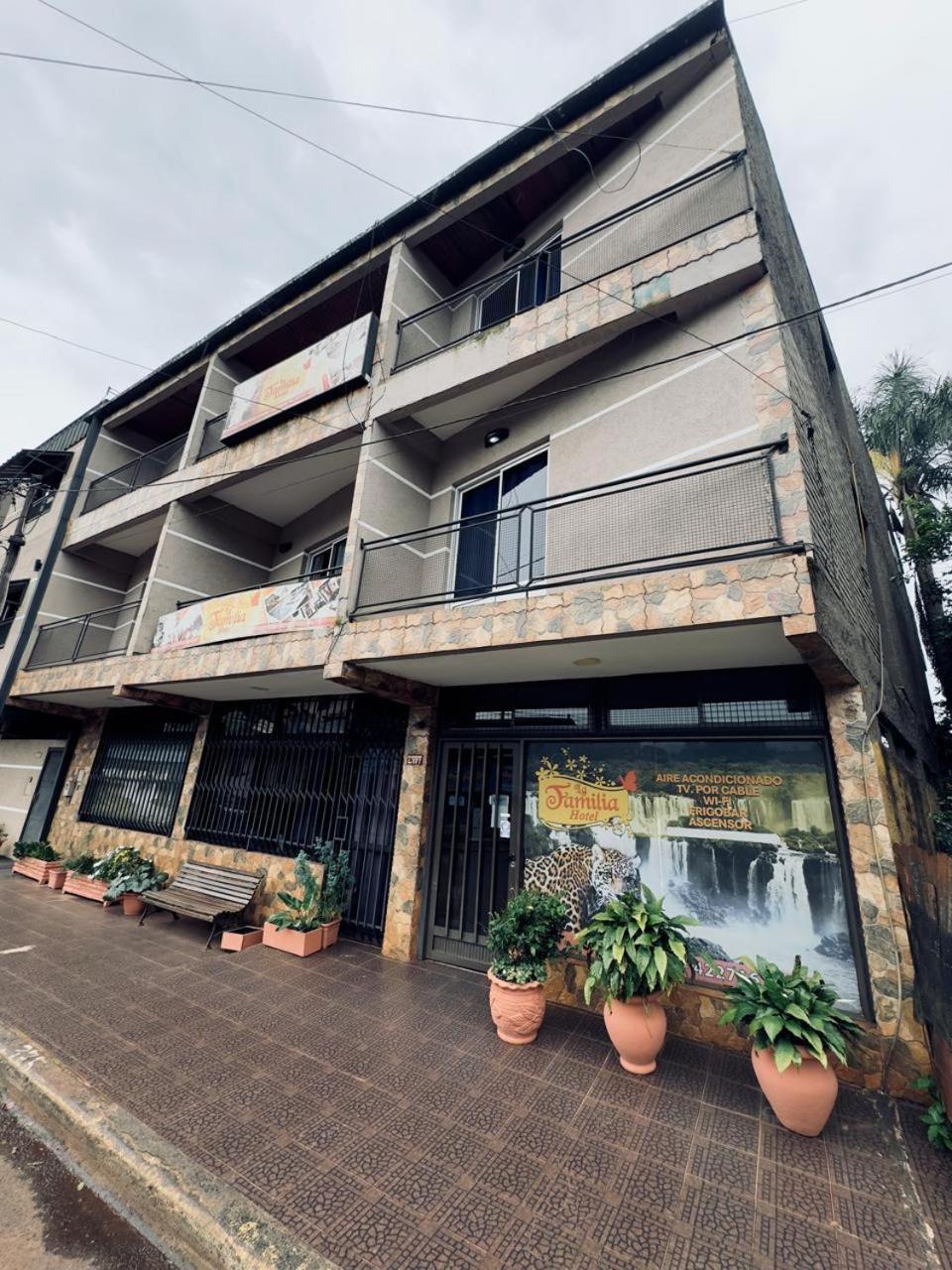 La Familia Hotel Puerto Iguazú Extérieur photo